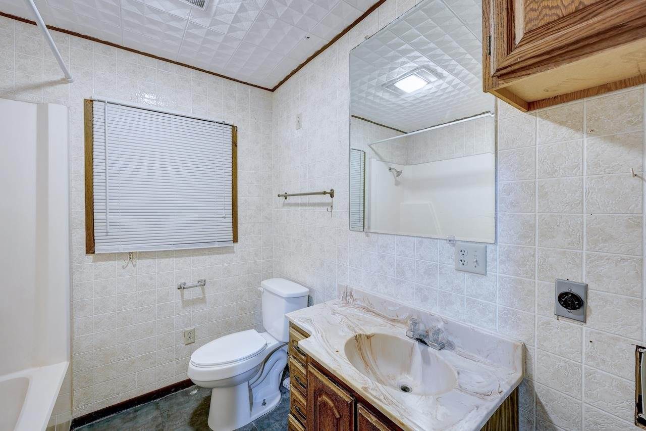 915 East 15th Ave, Winfield, KS 67156