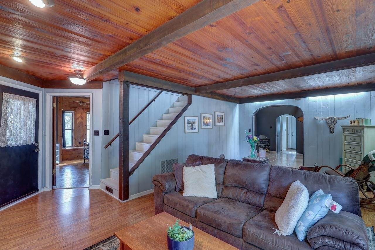 915 East 15th Ave, Winfield, KS 67156