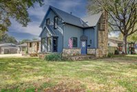 915 East 15th Ave, Winfield, KS 67156