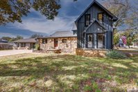 915 East 15th Ave, Winfield, KS 67156