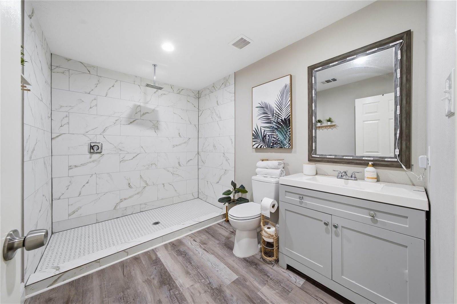 8826 Delilah Street, Houston, TX 77033