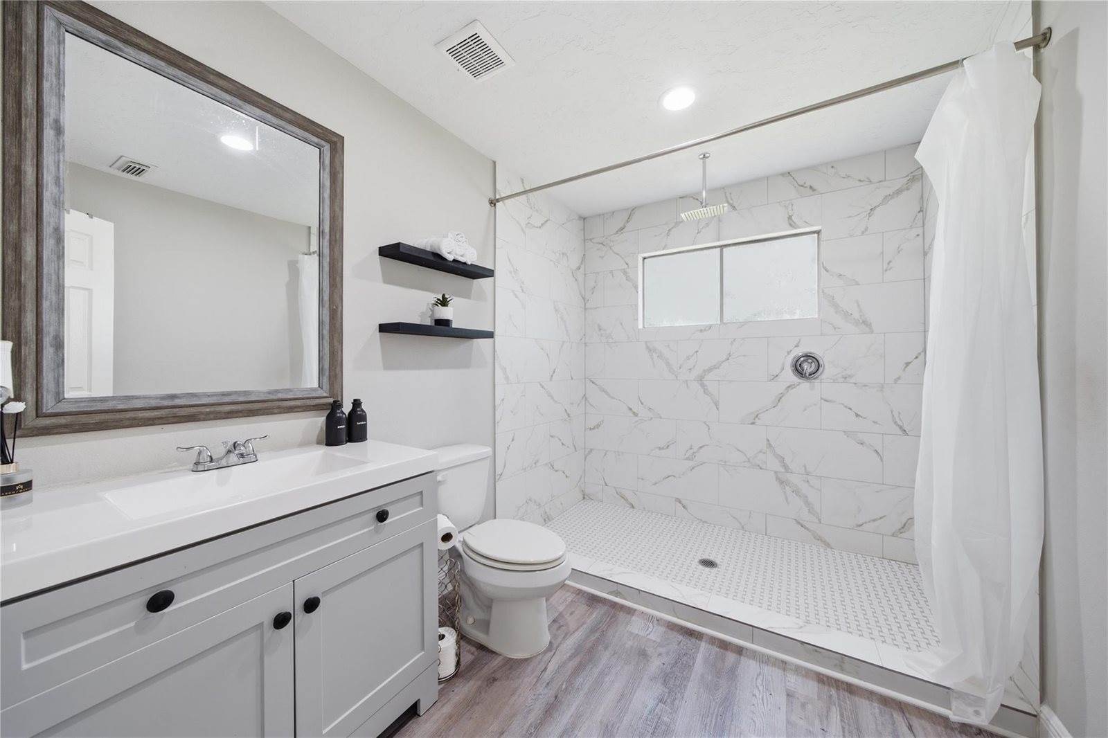 8826 Delilah Street, Houston, TX 77033