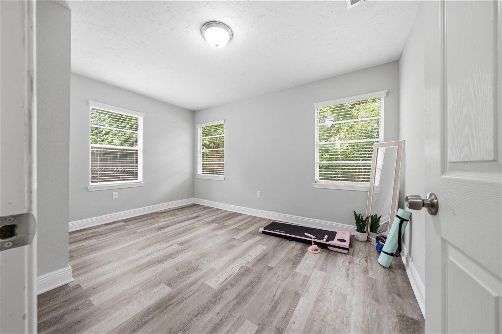 8826 Delilah Street, Houston, TX 77033