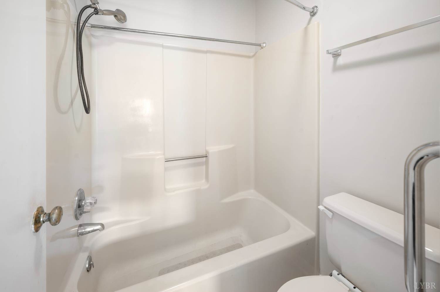 2412 Deer Run, Forest, VA 24551
