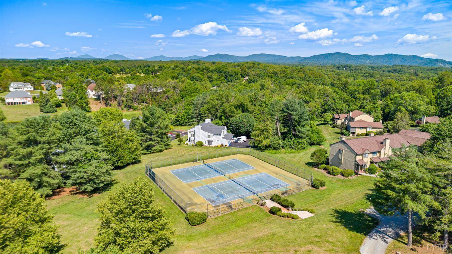 2412 Deer Run, Forest, VA 24551