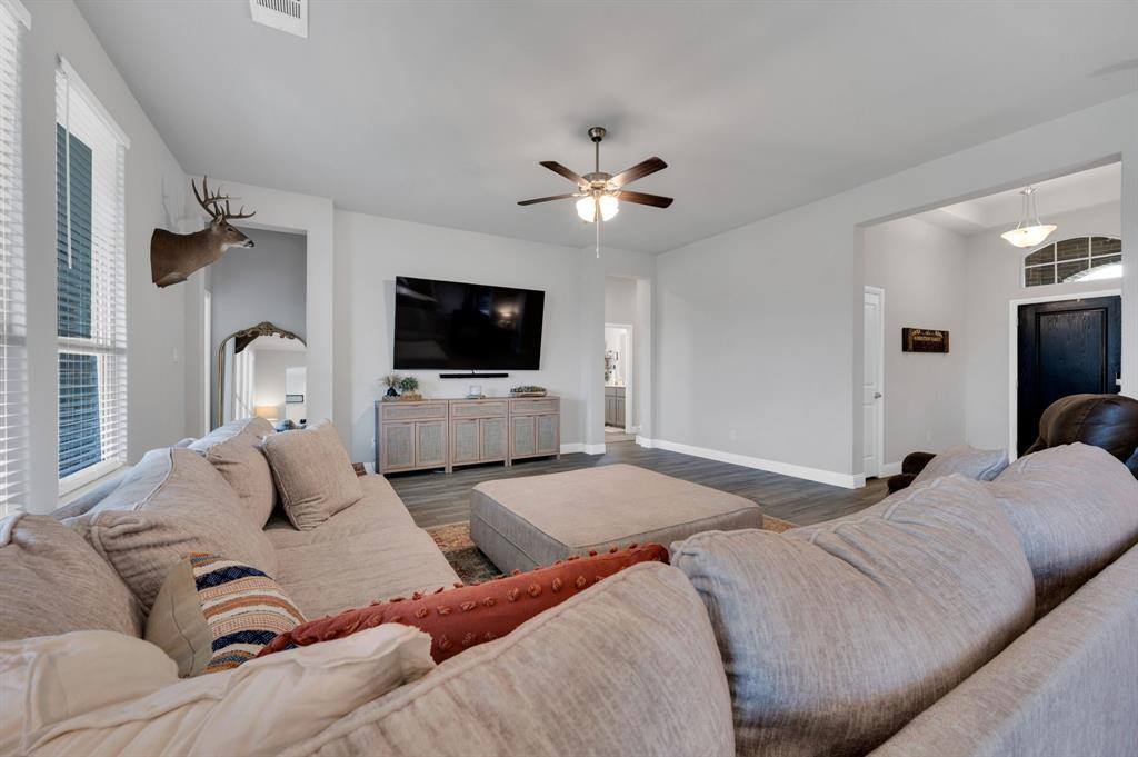 3660 Twin Pines Drive, Grand Prairie, TX 76065