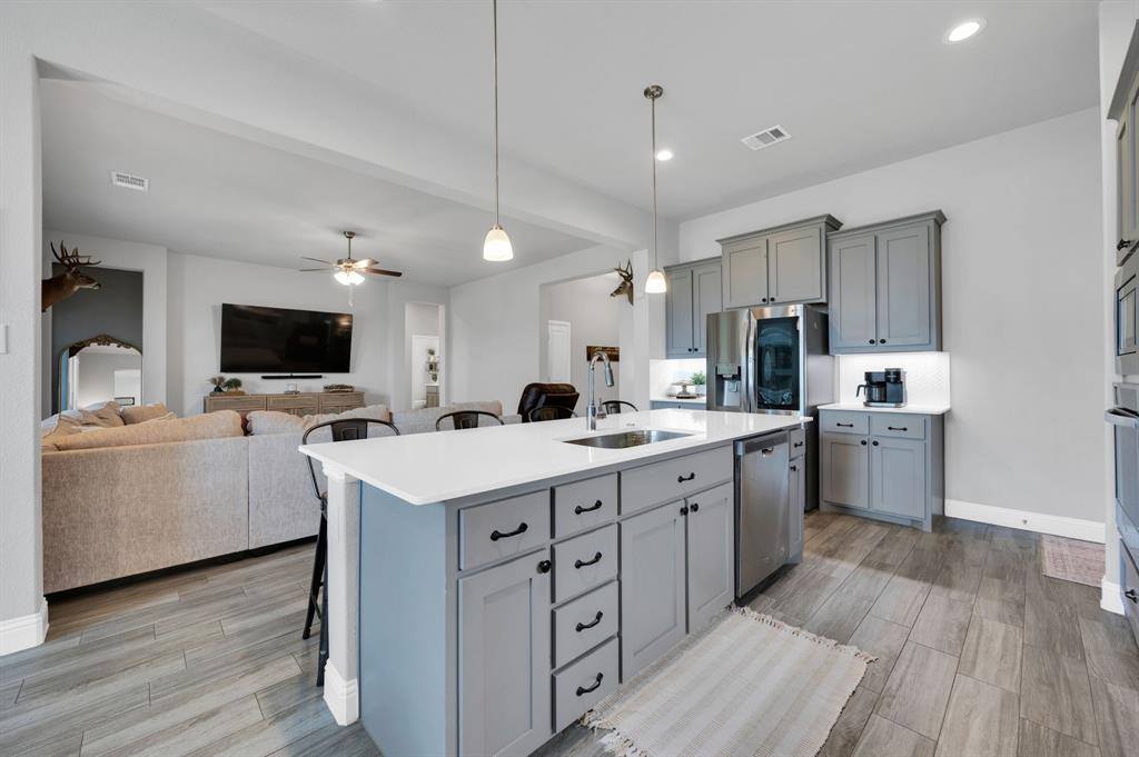 3660 Twin Pines Drive, Grand Prairie, TX 76065