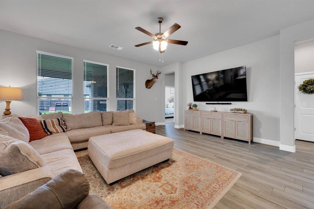 3660 Twin Pines Drive, Grand Prairie, TX 76065