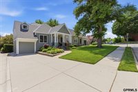 5911 Pierce Street, Omaha, NE 68106