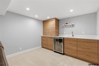 5911 Pierce Street, Omaha, NE 68106
