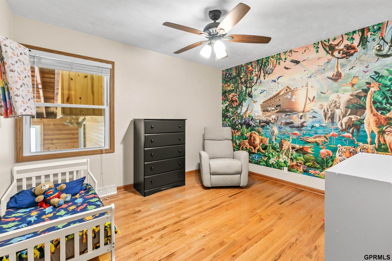 9806 O Circle, Omaha, NE 68127