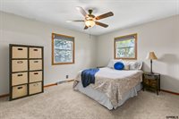 9806 O Circle, Omaha, NE 68127