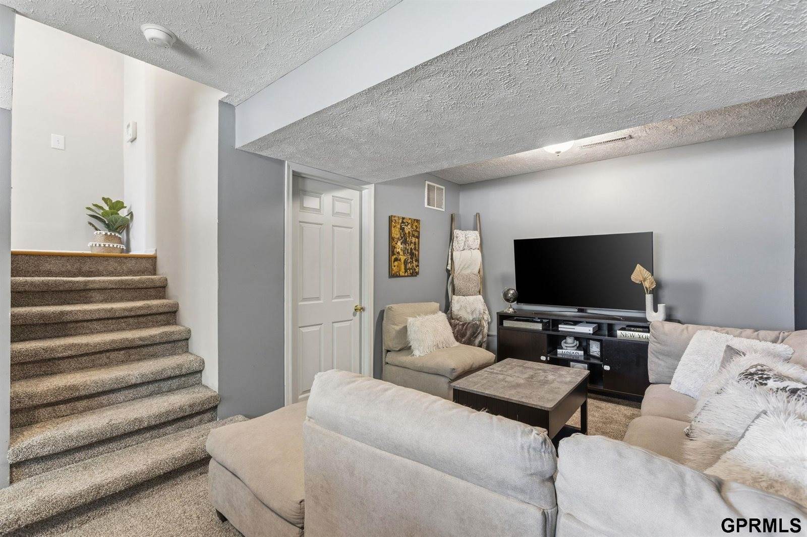 17625 Josephine Street, Omaha, NE 68136