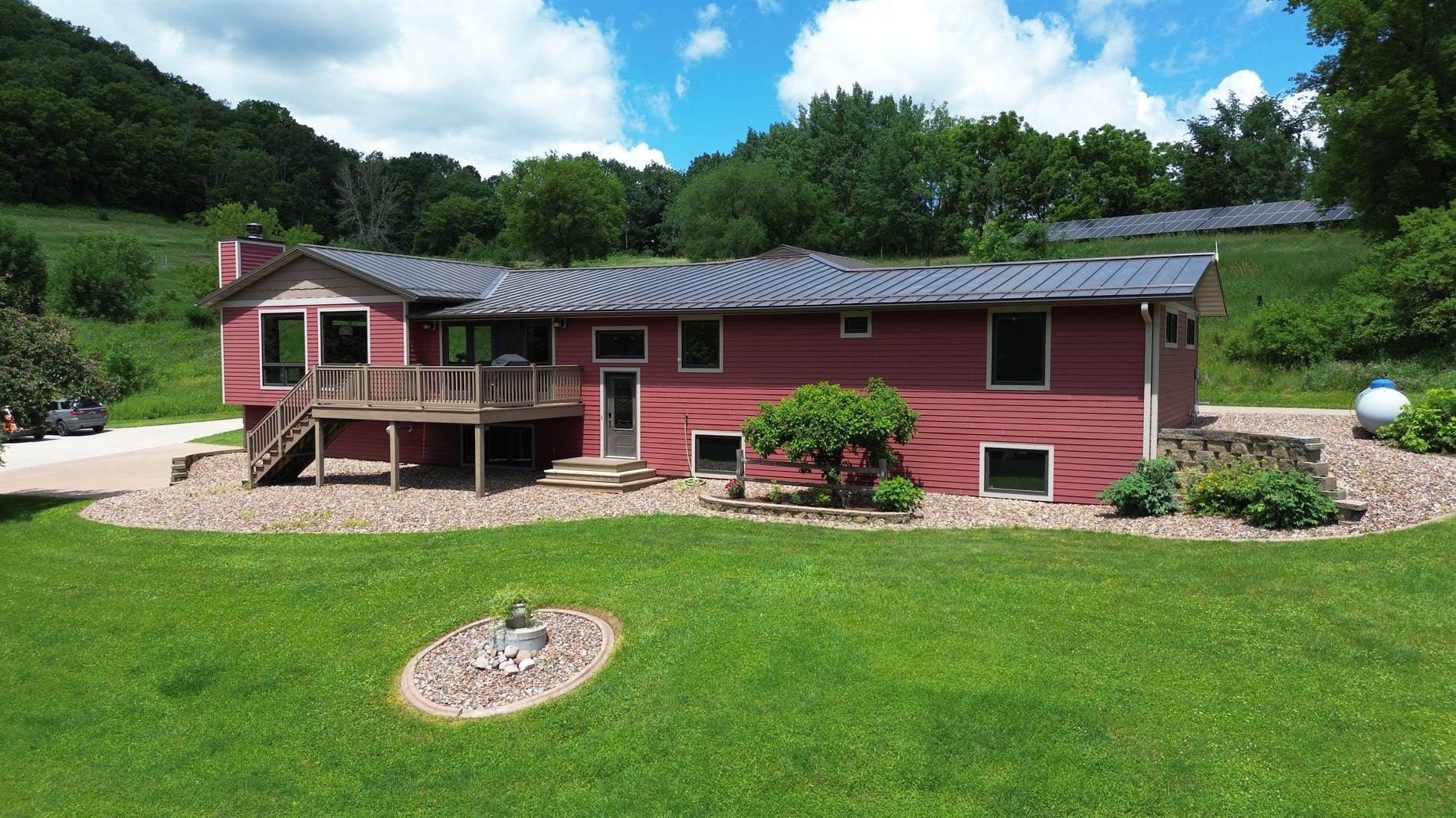 580 Skunk Hollow Rd, La Crescent, MN 55947