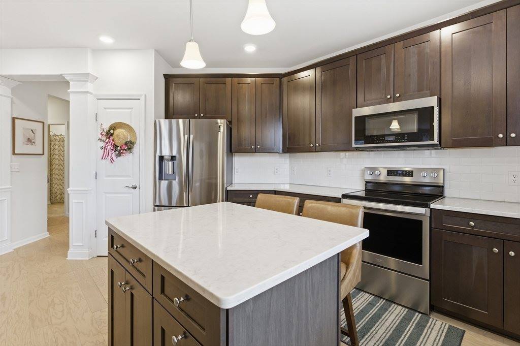 2301 Pennington Dr, Walpole, MA 02081