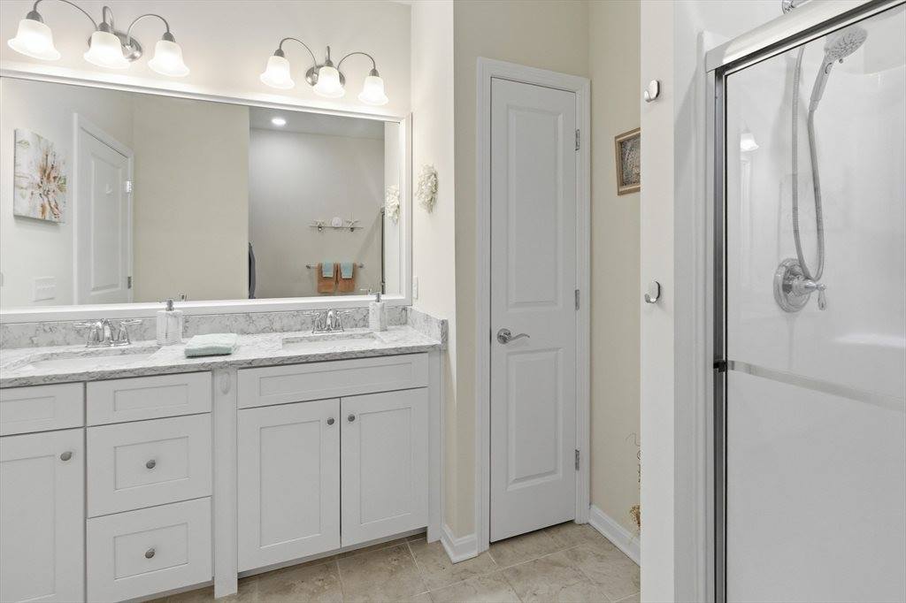 2301 Pennington Dr, Walpole, MA 02081