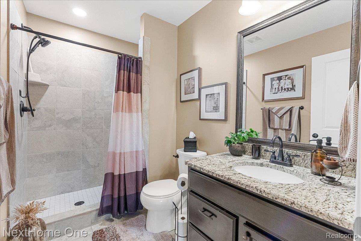 432 Maple Cove Circle, SalineCity_Washtenaw, MI 48176
