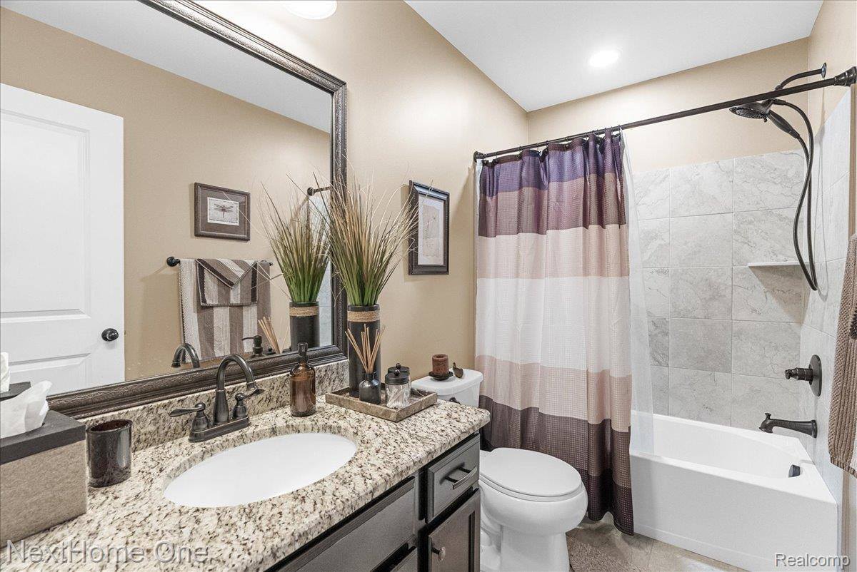 432 Maple Cove Circle, SalineCity_Washtenaw, MI 48176