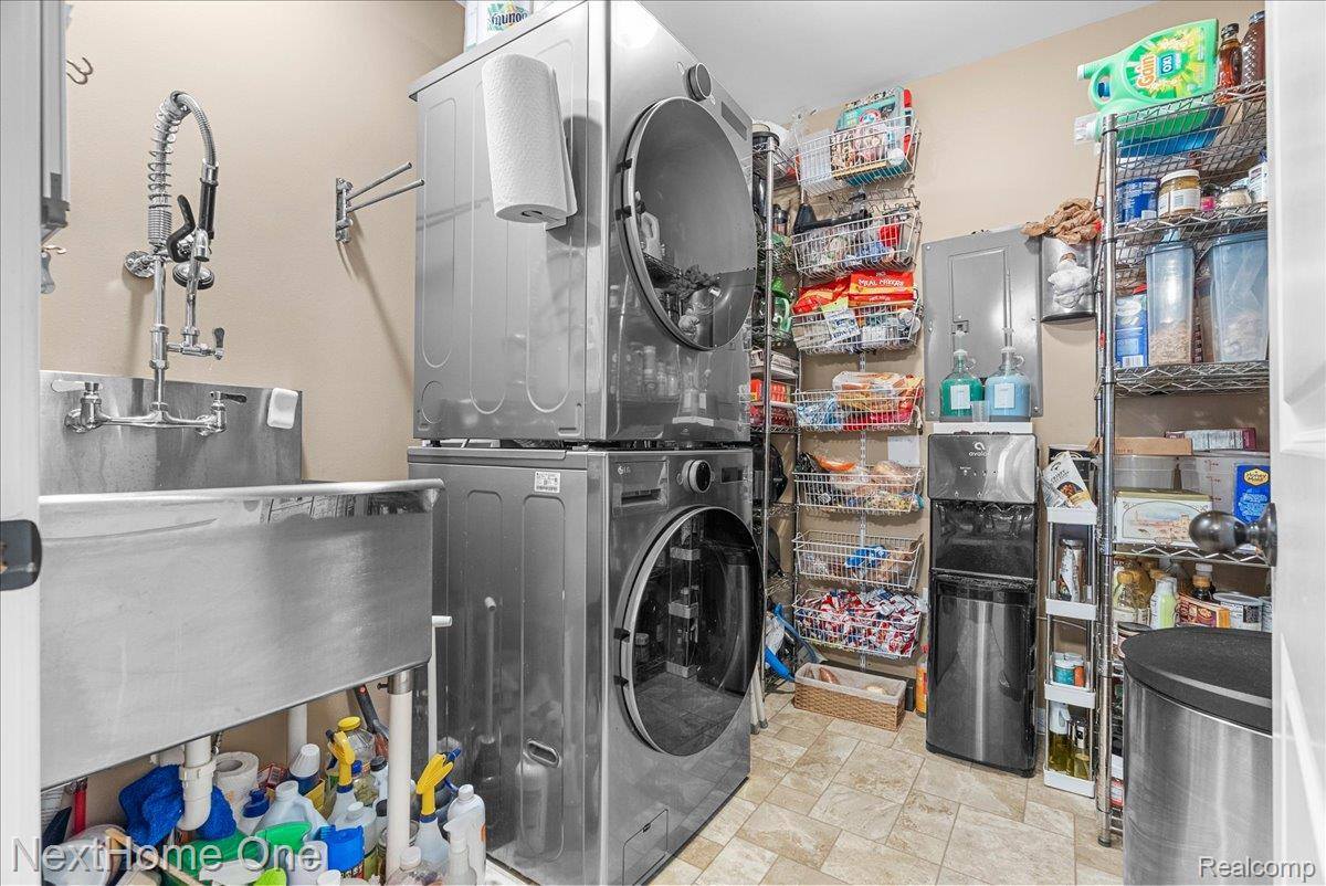 432 Maple Cove Circle, SalineCity_Washtenaw, MI 48176