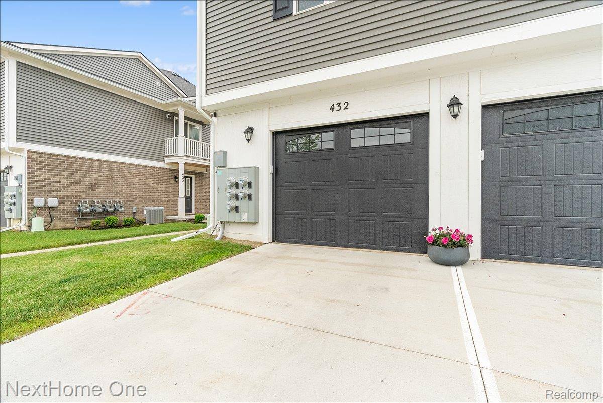 432 Maple Cove Circle, SalineCity_Washtenaw, MI 48176