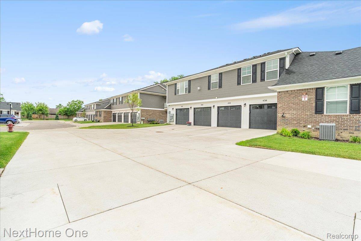 432 Maple Cove Circle, SalineCity_Washtenaw, MI 48176