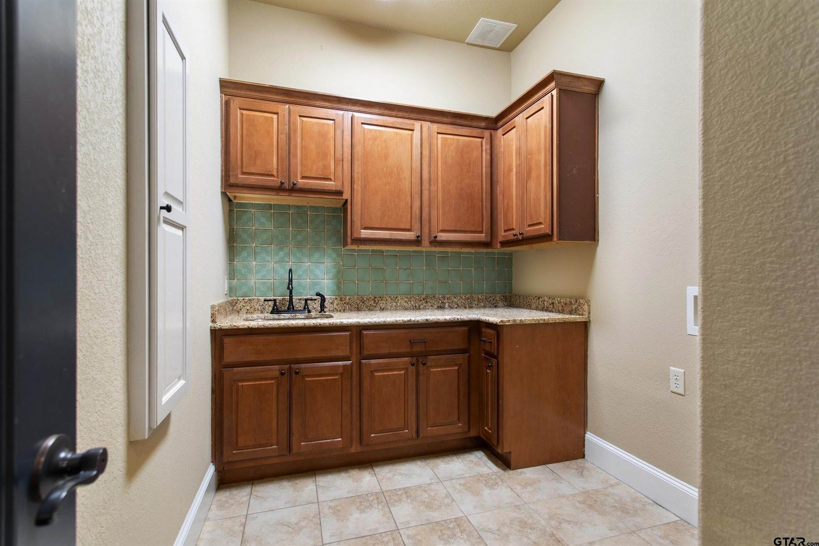 822 Estrella Del Mar, Tyler, TX 75703