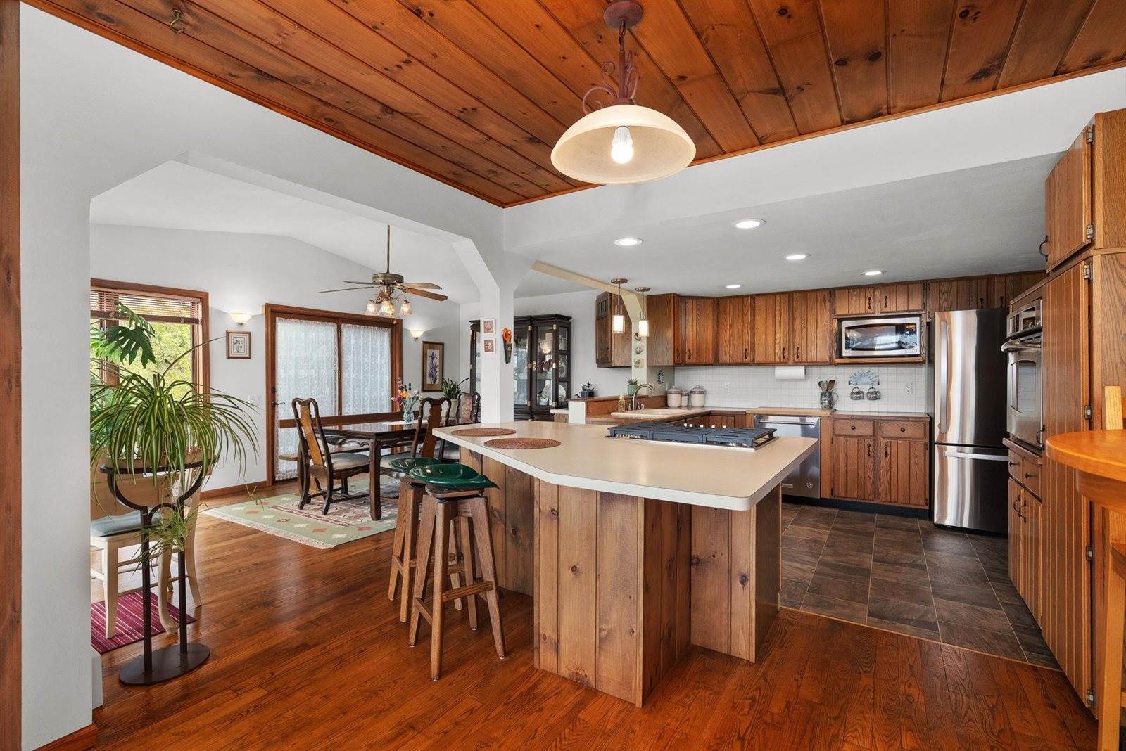 6460 Cooke, Mazomanie, WI 53560