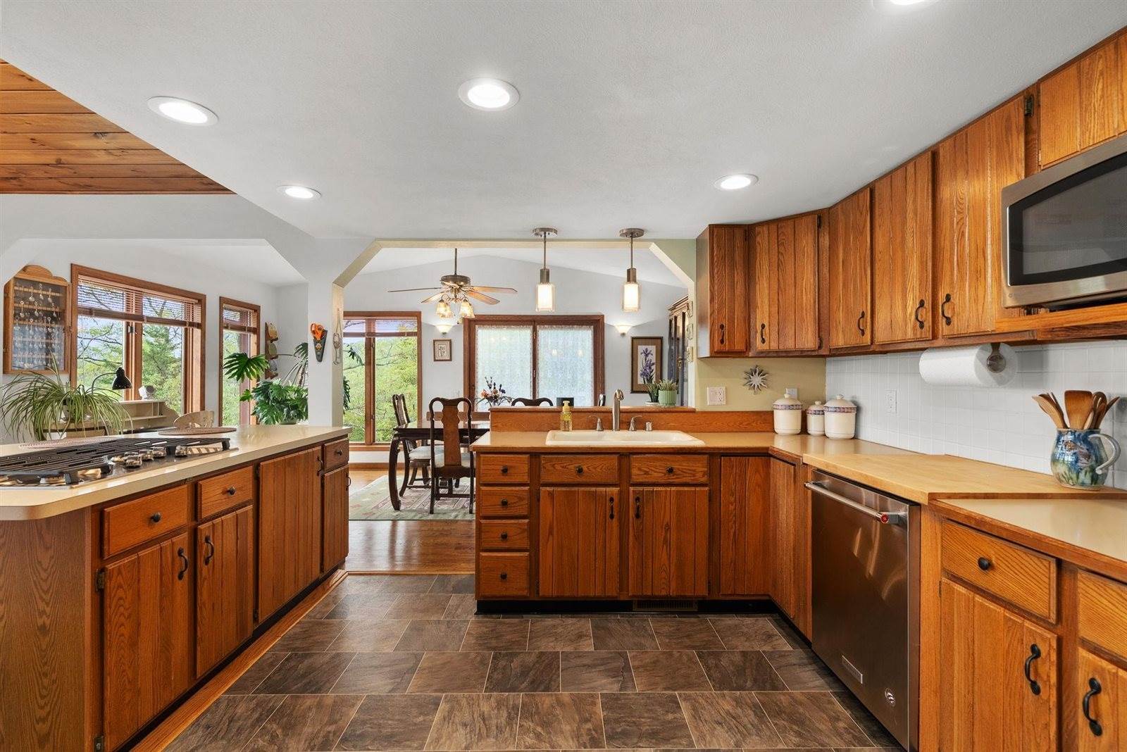 6460 Cooke, Mazomanie, WI 53560