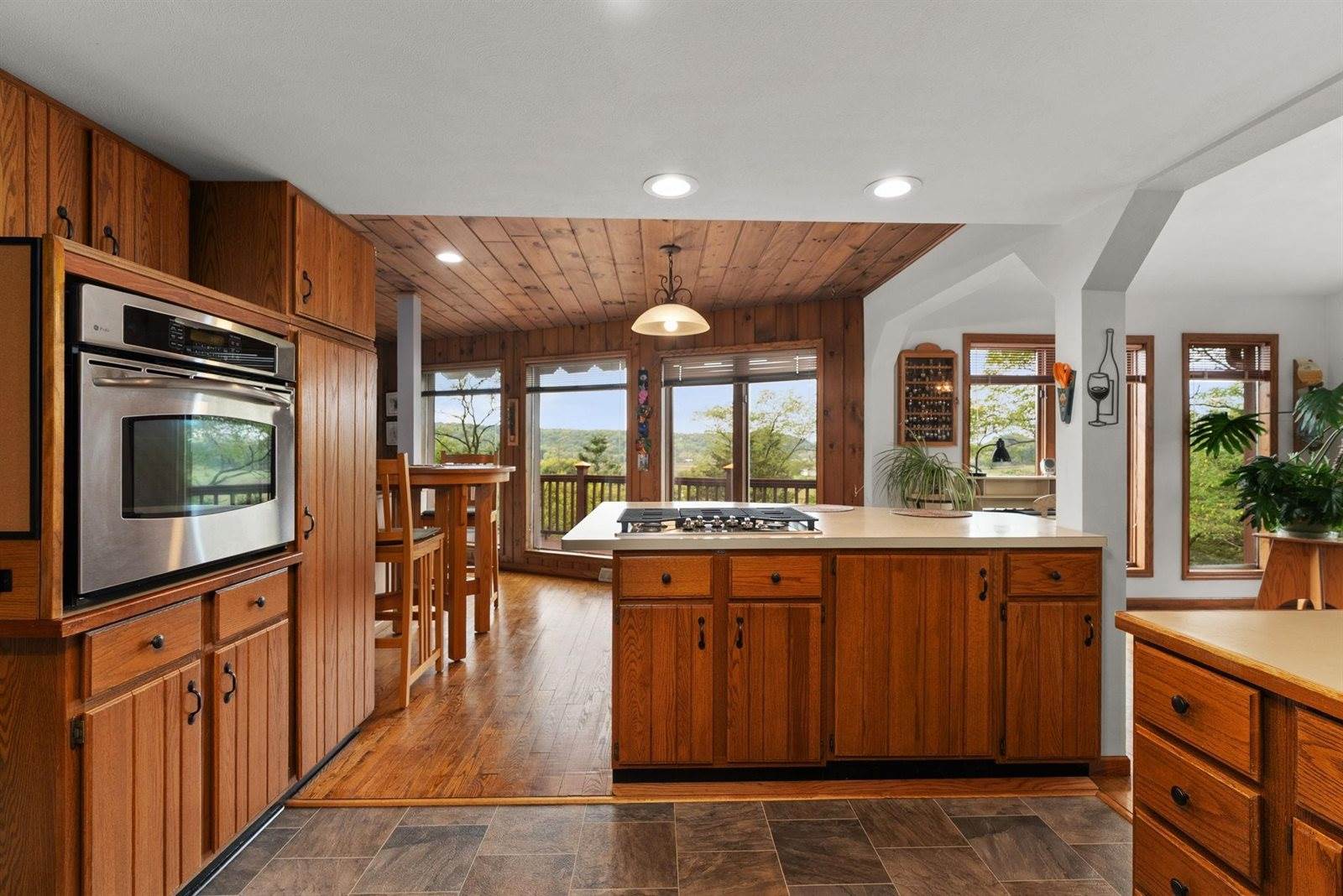 6460 Cooke, Mazomanie, WI 53560