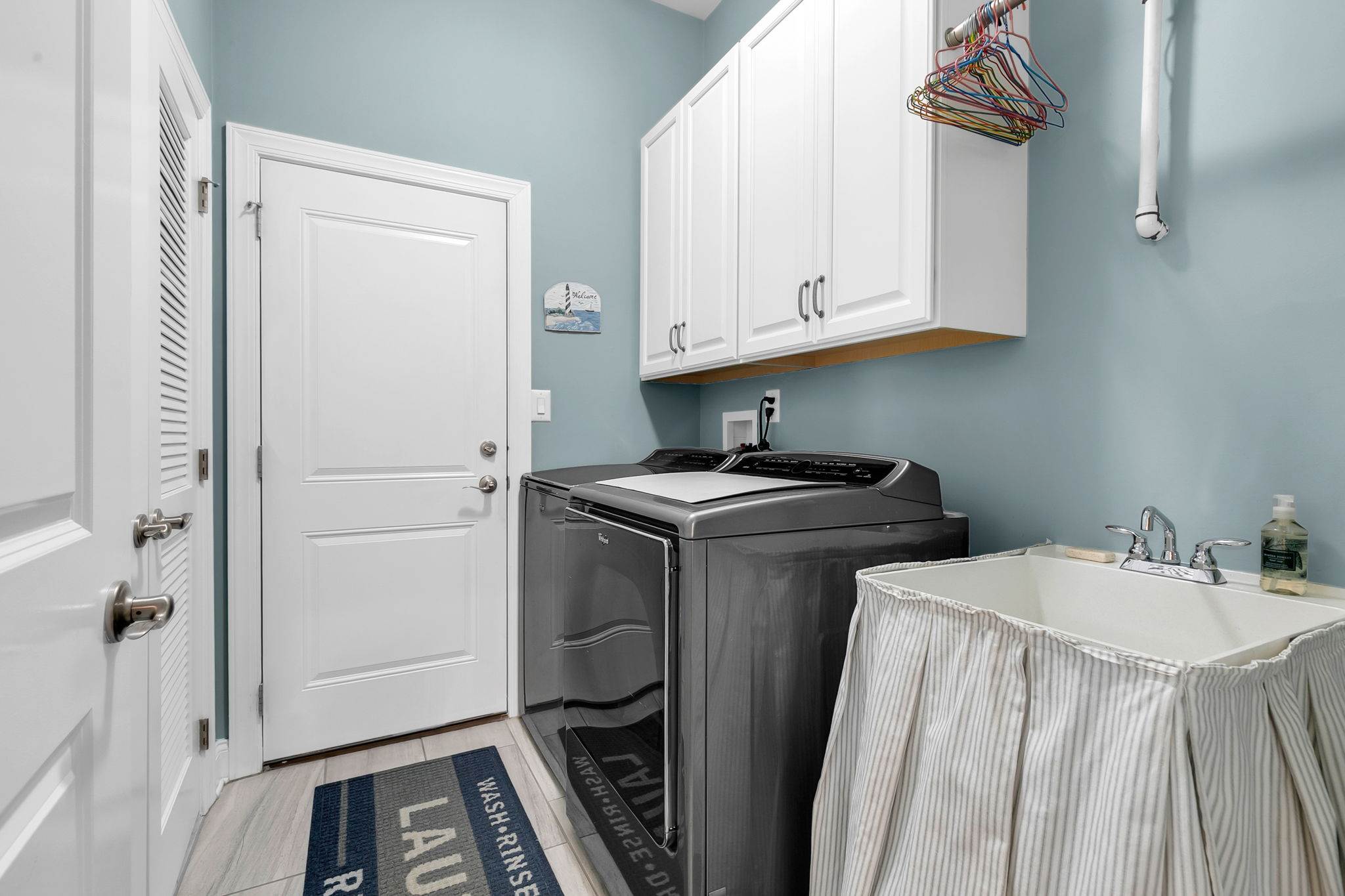 25 Northcrest Dr, Tinton Falls, NJ 07724