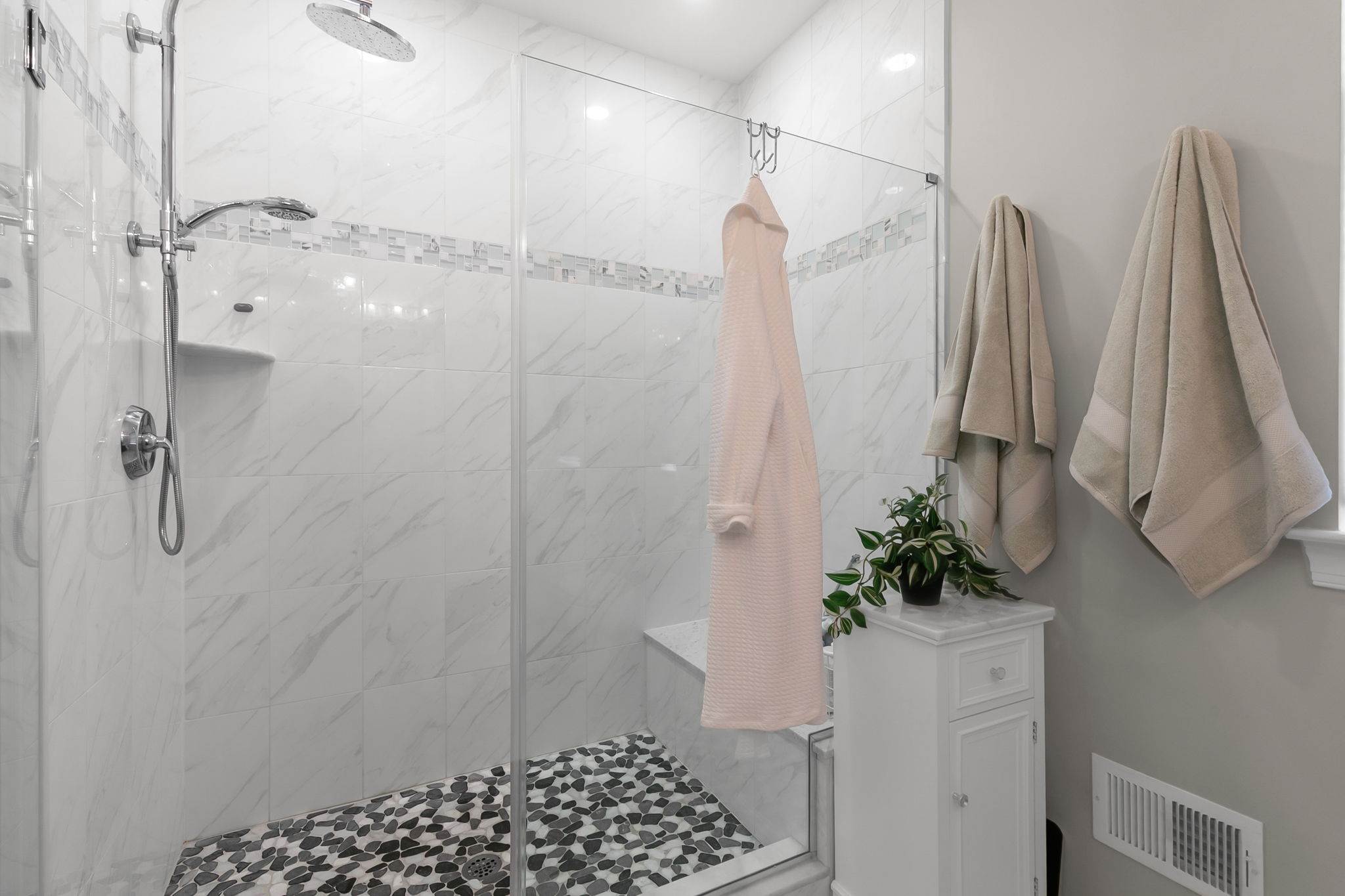 25 Northcrest Dr, Tinton Falls, NJ 07724