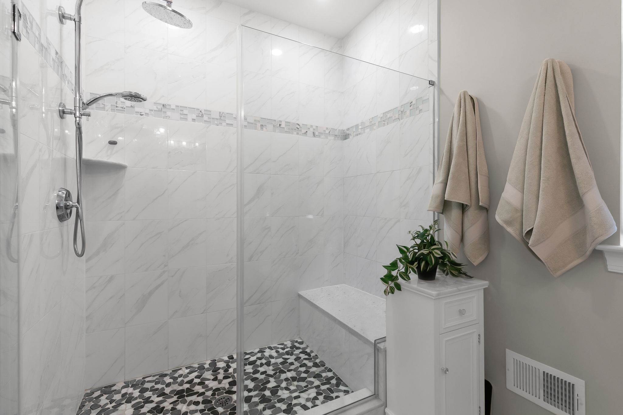 25 Northcrest Dr, Tinton Falls, NJ 07724