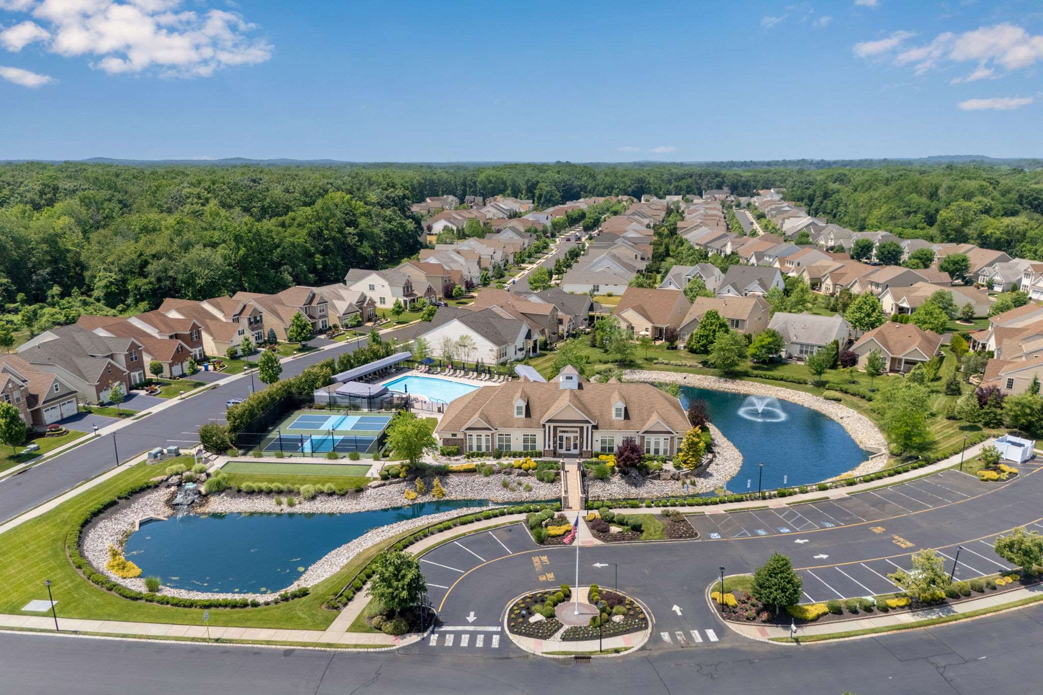 25 Northcrest Dr, Tinton Falls, NJ 07724