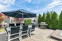 25 Northcrest Dr, Tinton Falls, NJ 07724
