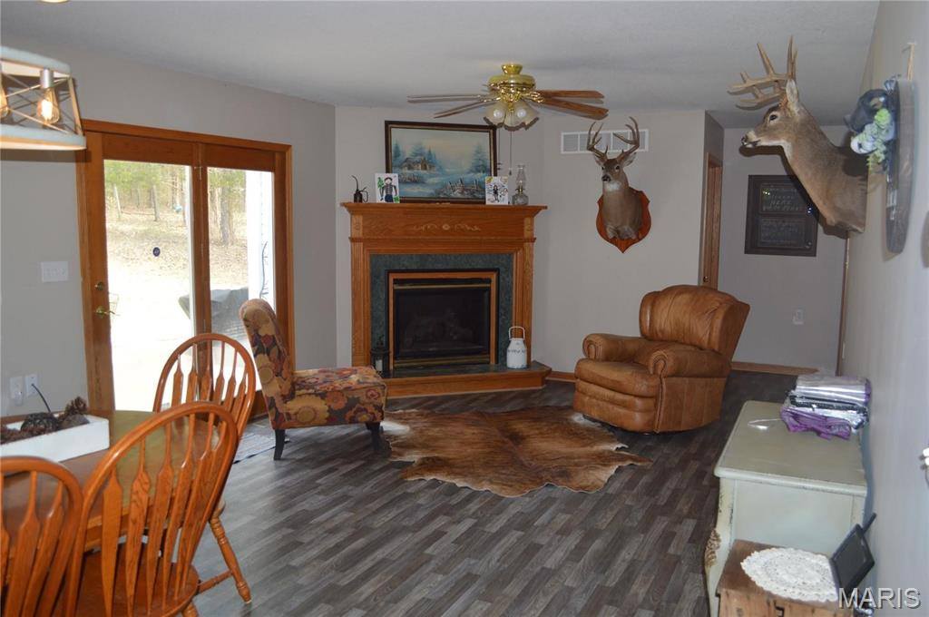 222 Scanland Farm Road, Montgomery City, MO 63361
