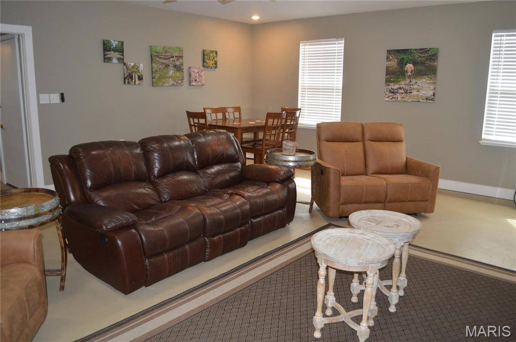 222 Scanland Farm Road, Montgomery City, MO 63361