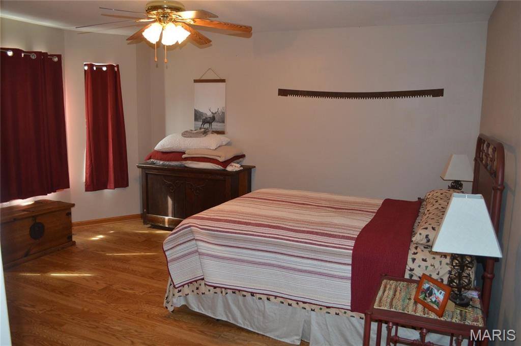 222 Scanland Farm Road, Montgomery City, MO 63361