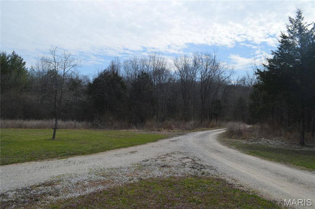 222 Scanland Farm Road, Montgomery City, MO 63361