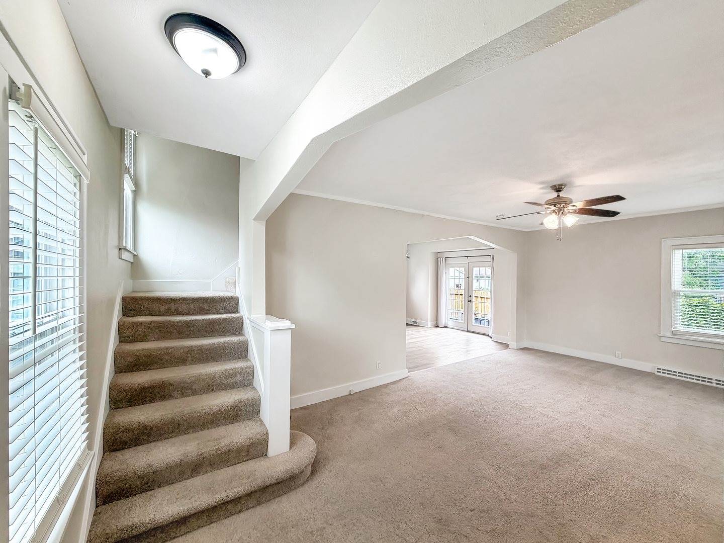 904 South Mckinley Avenue, Freeport, IL 61032