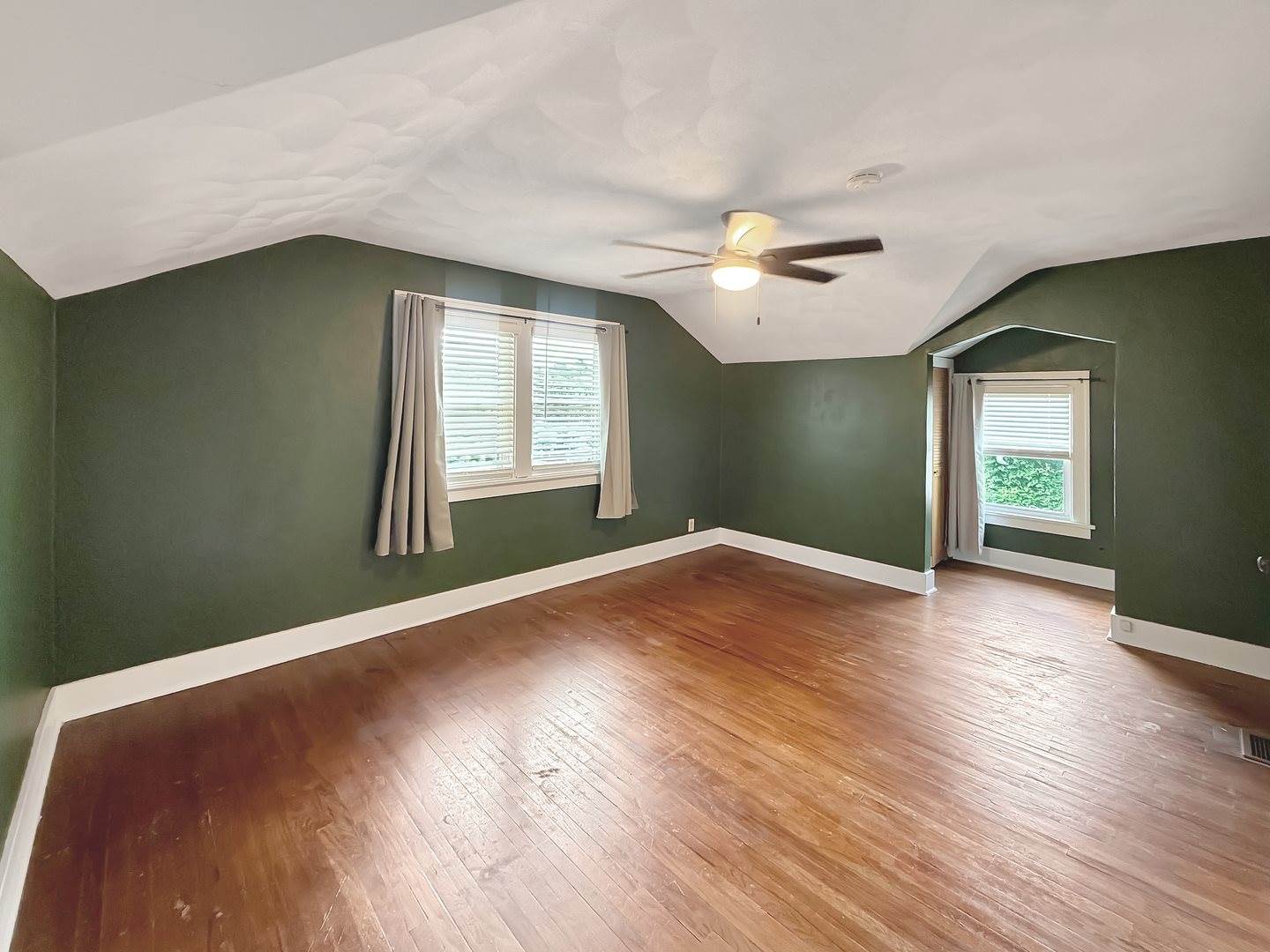 904 South Mckinley Avenue, Freeport, IL 61032