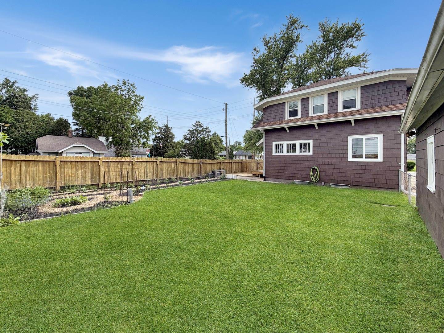 904 South Mckinley Avenue, Freeport, IL 61032