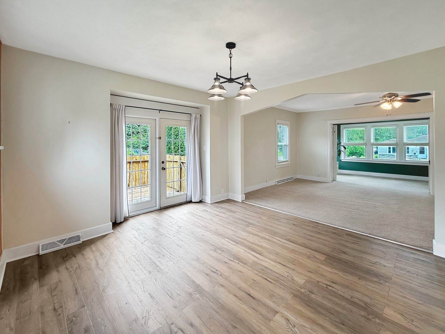 904 South Mckinley Avenue, Freeport, IL 61032