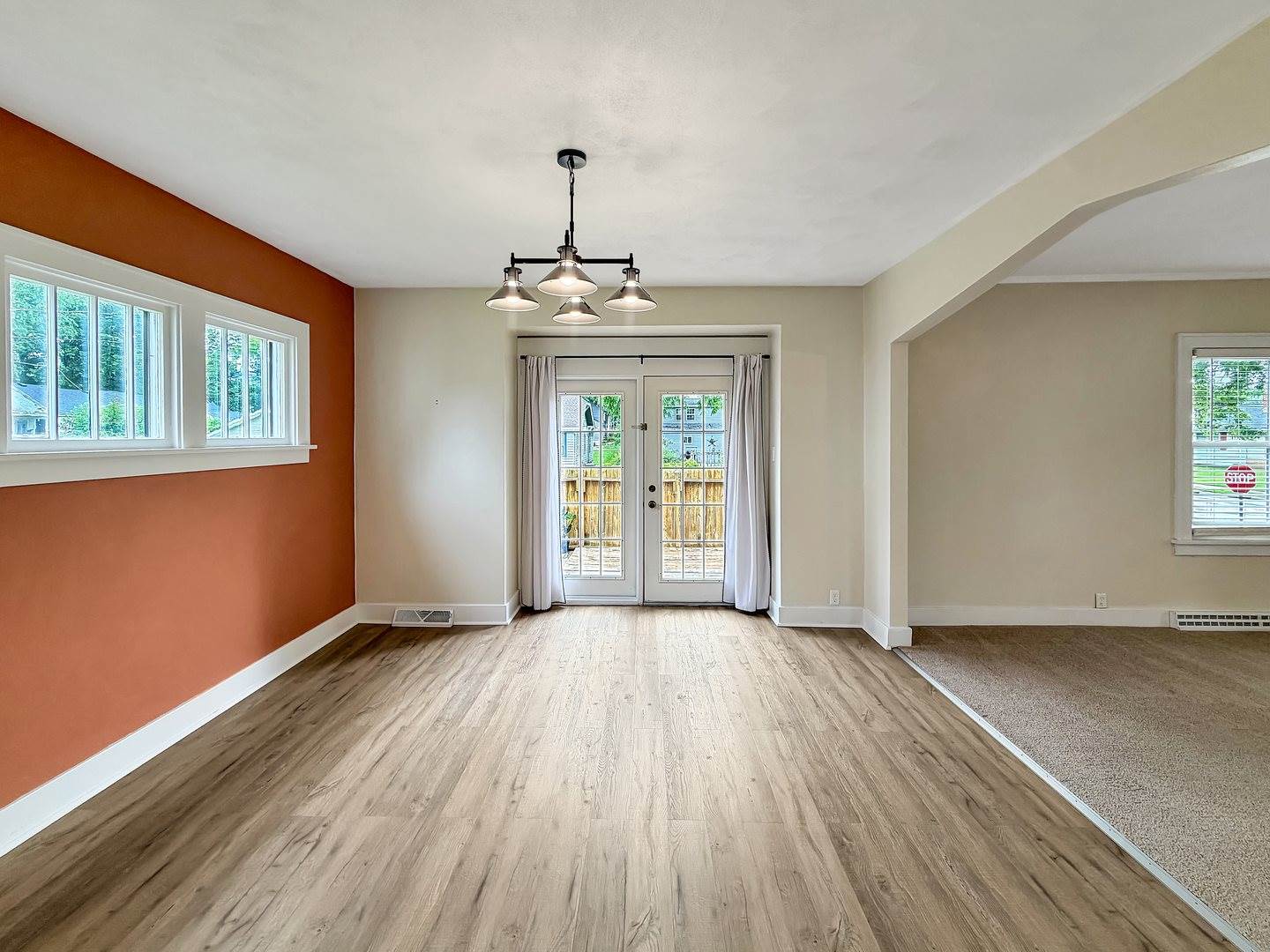 904 South Mckinley Avenue, Freeport, IL 61032