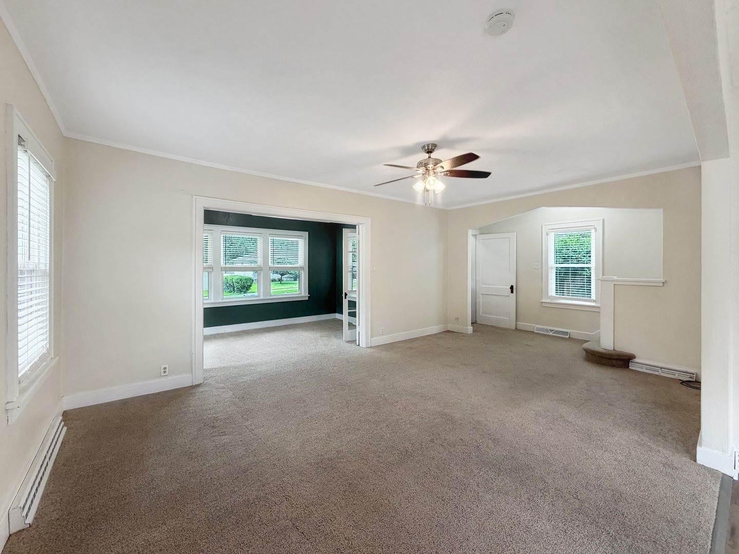 904 South Mckinley Avenue, Freeport, IL 61032