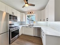 904 South Mckinley Avenue, Freeport, IL 61032