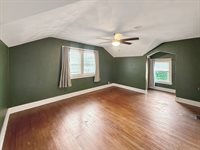 904 South Mckinley Avenue, Freeport, IL 61032