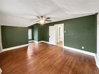 904 South Mckinley Avenue, Freeport, IL 61032