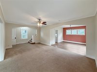 904 South Mckinley Avenue, Freeport, IL 61032