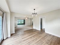 904 South Mckinley Avenue, Freeport, IL 61032
