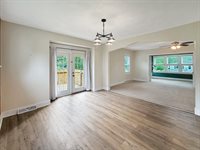 904 South Mckinley Avenue, Freeport, IL 61032